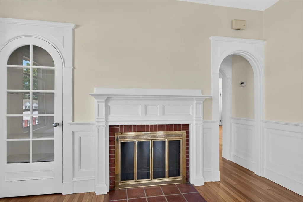 2 bed, 1 bath apartment for rent at 370 Maple St Unit 2, New Bedford — photo 6 of 18