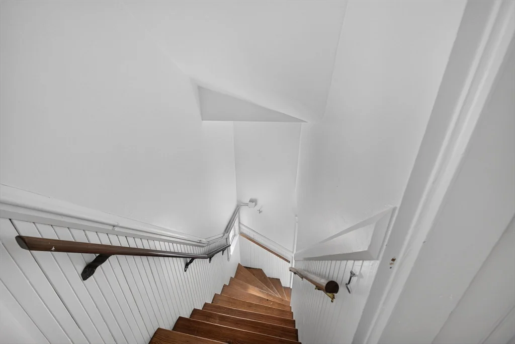 2 bed, 1 bath apartment for rent at 370 Maple St Unit 2, New Bedford — photo 16 of 18
