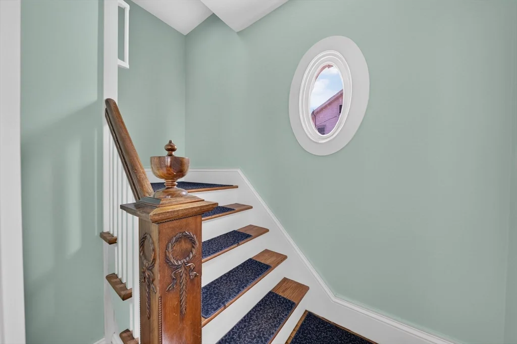 2 bed, 1 bath apartment for rent at 370 Maple St Unit 2, New Bedford — photo 4 of 18
