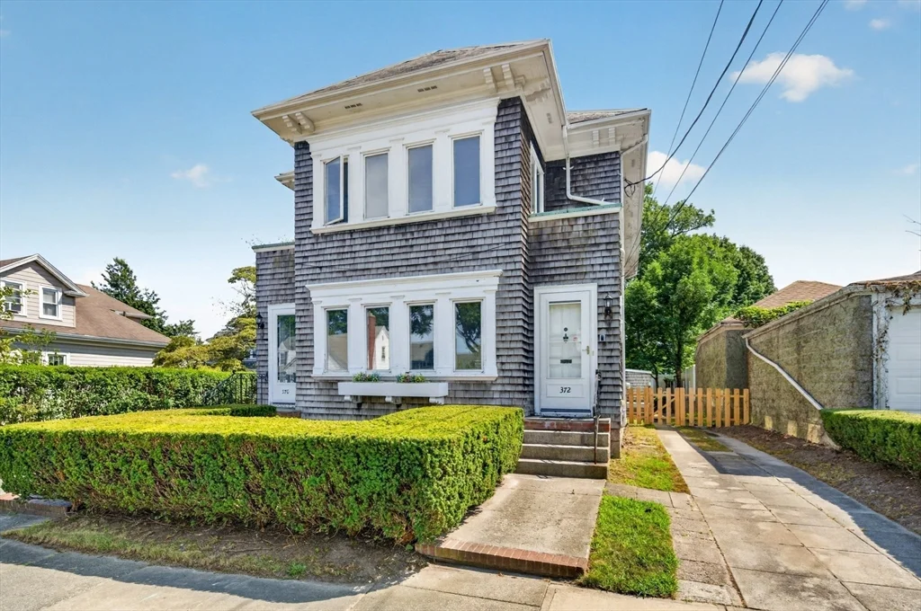 2 bed, 1 bath apartment for rent at 370 Maple St Unit 2, New Bedford