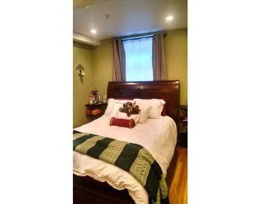 2 bed, 1 bath apartment for rent at 370 Marlborough St Unit 2, Back Bay — photo 7 of 10