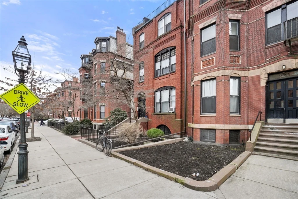 2 bed, 1 bath apartment for rent at 370 Marlborough St Unit 7, Back Bay — photo 30 of 31