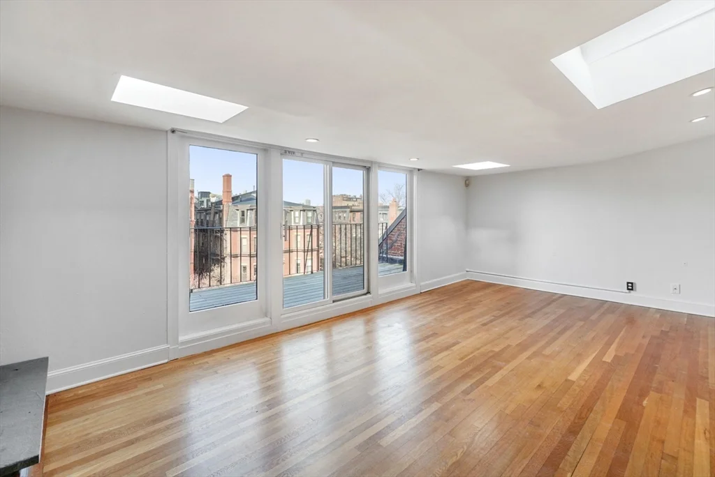 2 bed, 1 bath apartment for rent at 370 Marlborough St Unit 7, Back Bay — photo 3 of 31