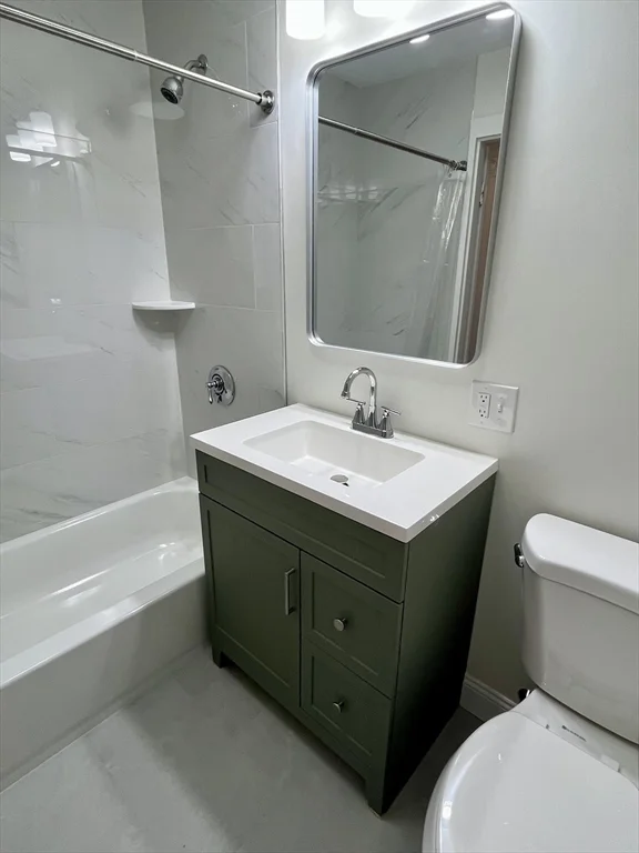 4 bed, 2 bath apartment for rent at 370A Centre St Unit 3, Jamaica Plain — photo 5 of 10
