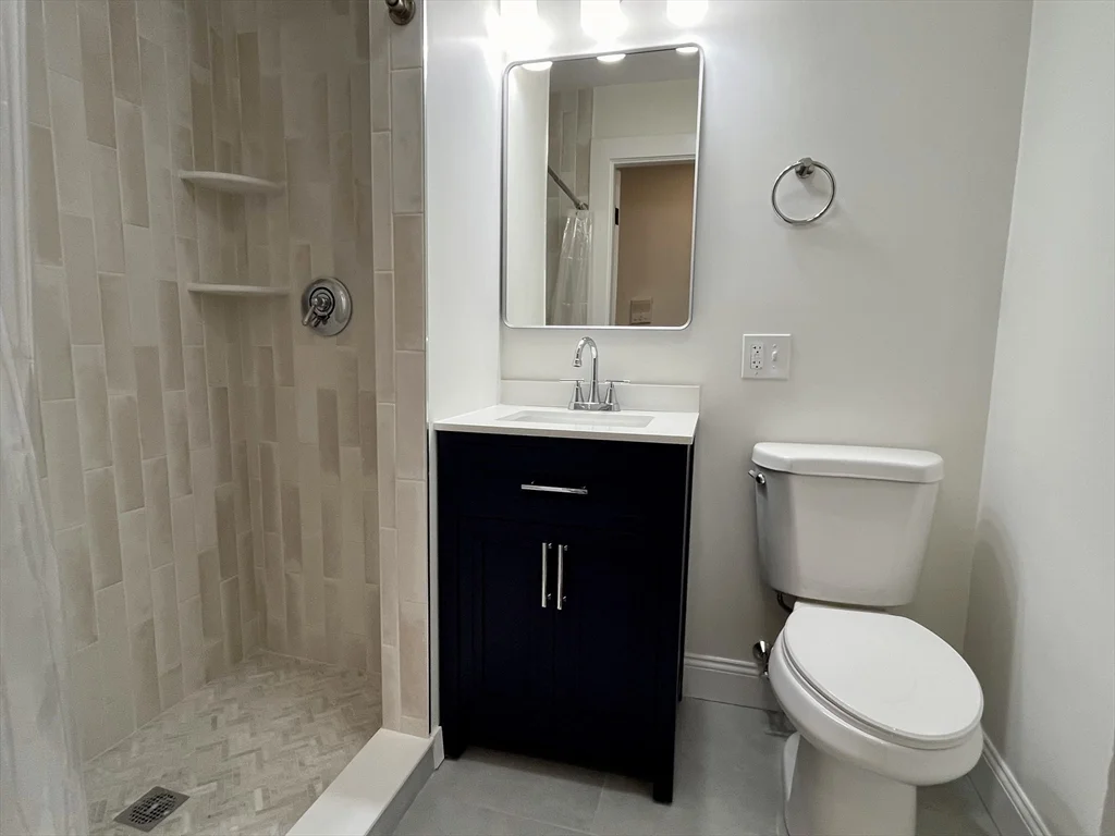 4 bed, 2 bath apartment for rent at 370A Centre St Unit 3, Jamaica Plain — photo 4 of 10