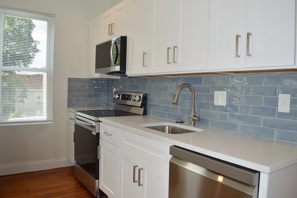 4 bed, 2 bath apartment for rent at 370A Centre St Unit 3, Jamaica Plain