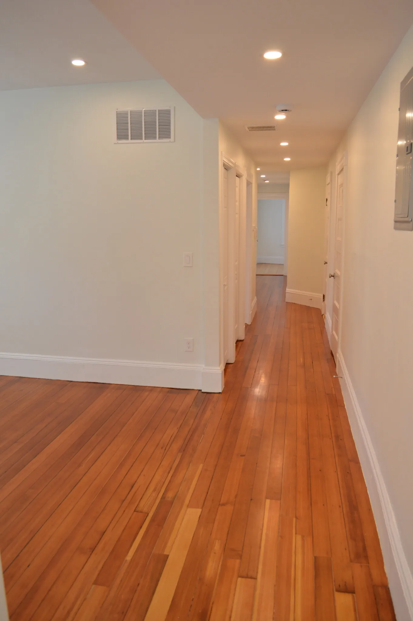4 bed, 2 bath apartment for rent at 370b Centre St Unit 2, Jamaica Plain — photo 8 of 9