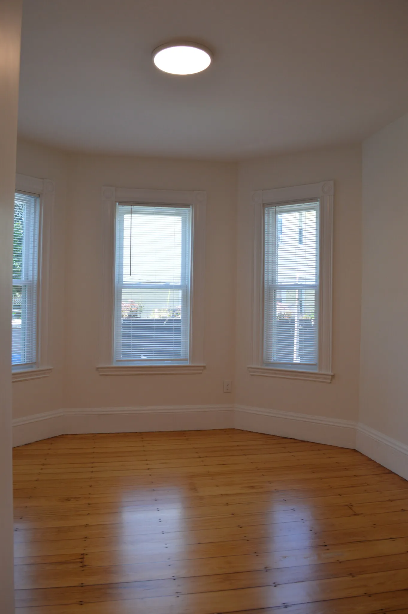4 bed, 2 bath apartment for rent at 370b Centre St Unit 2, Jamaica Plain — photo 6 of 9