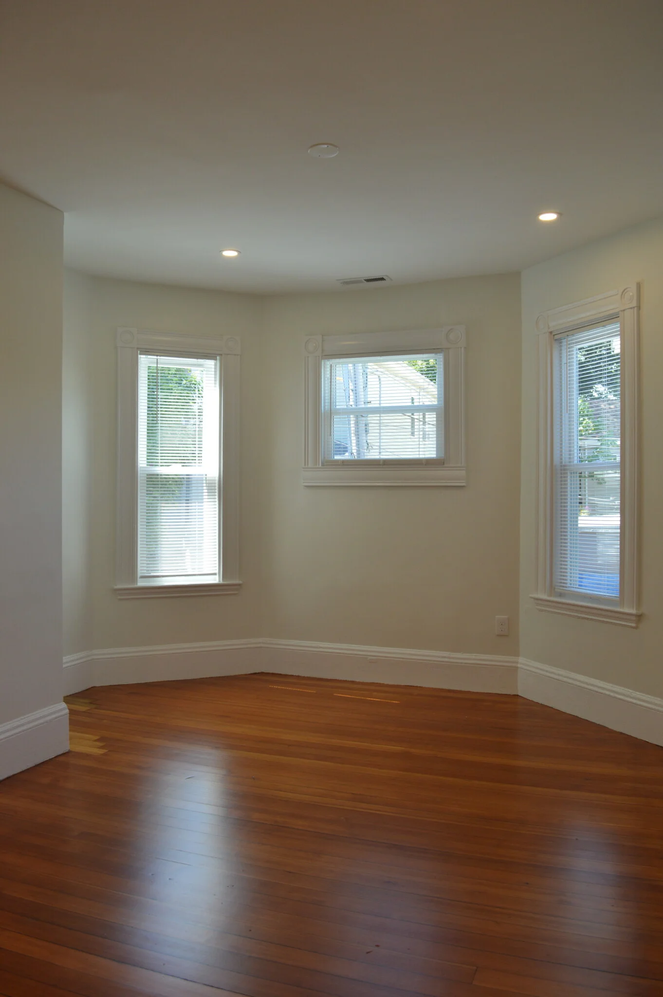 4 bed, 2 bath apartment for rent at 370b Centre St Unit 2, Jamaica Plain — photo 7 of 9