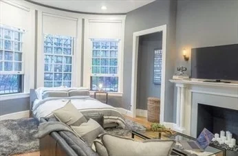 Studio bed, 1 bath apartment for rent at 371 Beacon Unit 3, Back Bay — photo 2 of 9