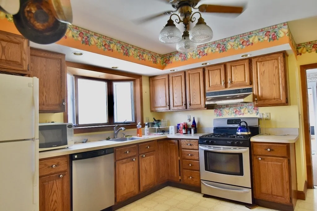 4 bed, 2 bath apartment for rent at 371 Savin Hill Unit 2, Dorchester — photo 17 of 31
