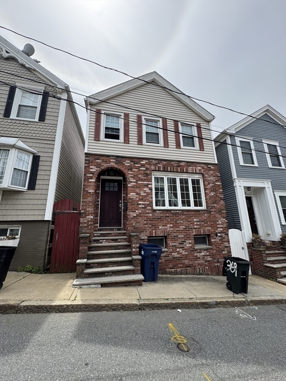 3 bed, 2 bath apartment for rent at 371 Silver St Unit single, South Boston