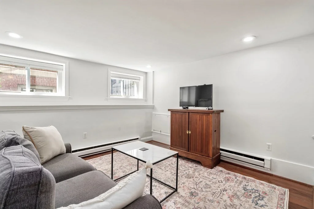 1 bed, 1 bath apartment for rent at 372 Bunker Hill St Unit 1, Charlestown — photo 4 of 14