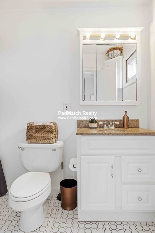 2 bed, 1 bath apartment for rent at 372 Bunker Hill St Unit 4, Boston — photo 11 of 14