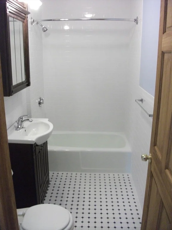 2 bed, 1 bath apartment for rent at 372 Metropolitan Ave Unit 1, Roslindale — photo 5 of 13
