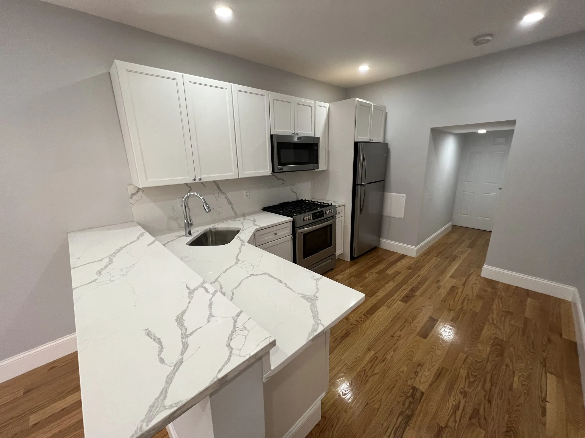 1 bed, 1 bath apartment for rent at 372 Oxford St Unit 1, Ward Two — photo 6 of 17