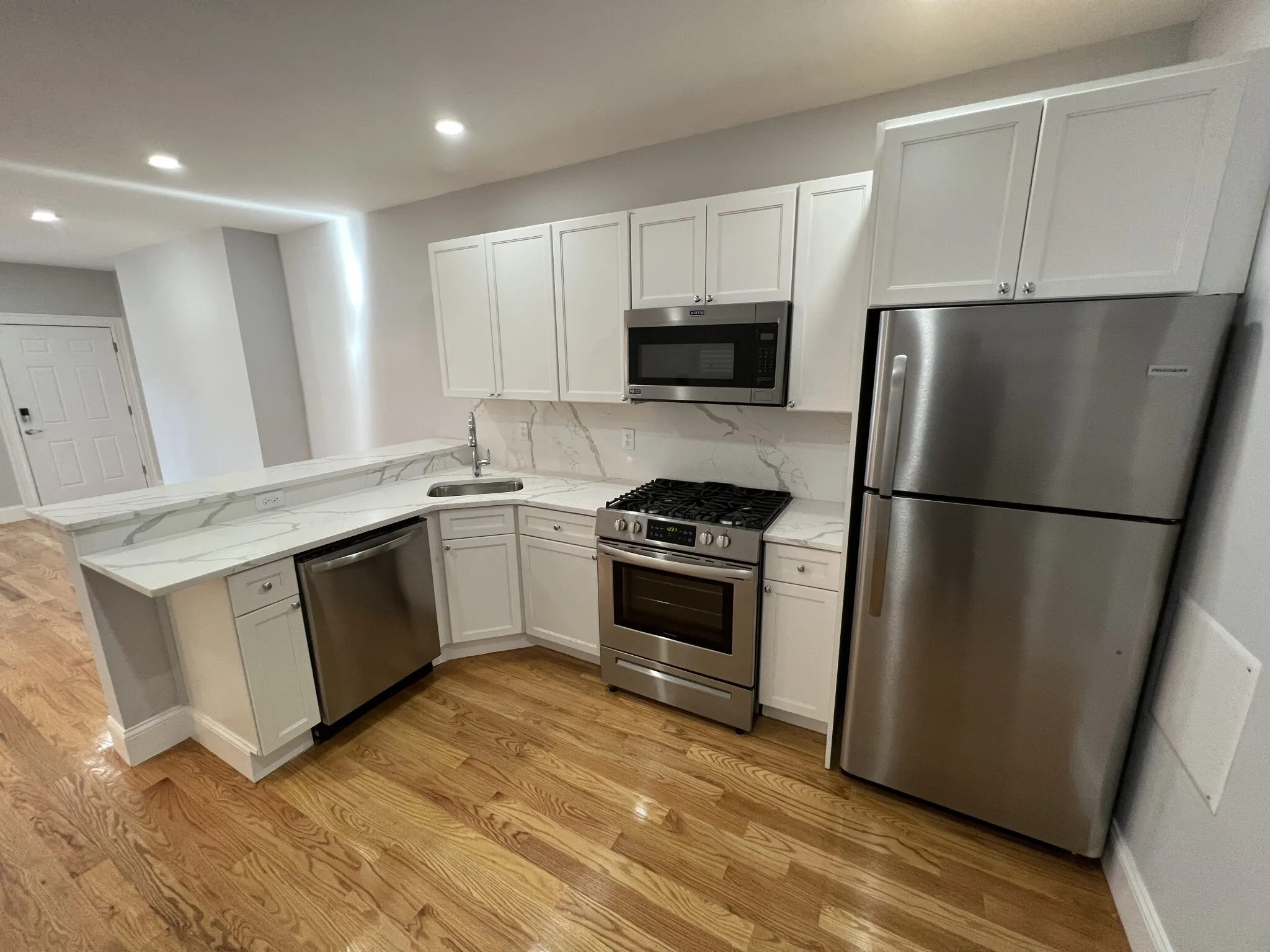 1 bed, 1 bath apartment for rent at 372 Oxford St Unit 1, Ward Two — photo 2 of 17