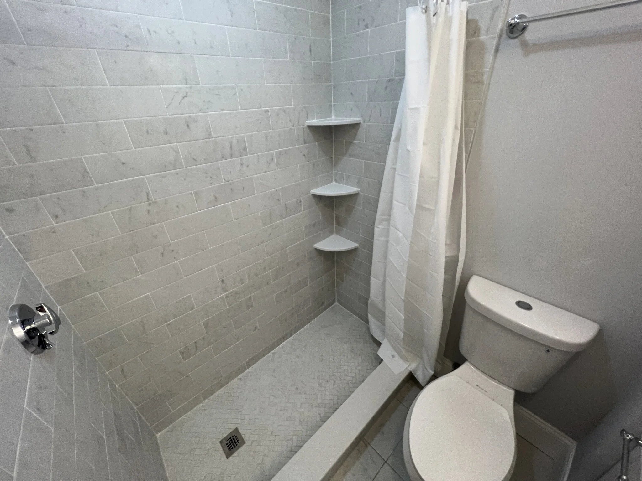 1 bed, 1 bath apartment for rent at 372 Oxford St Unit 1, Ward Two — photo 15 of 17