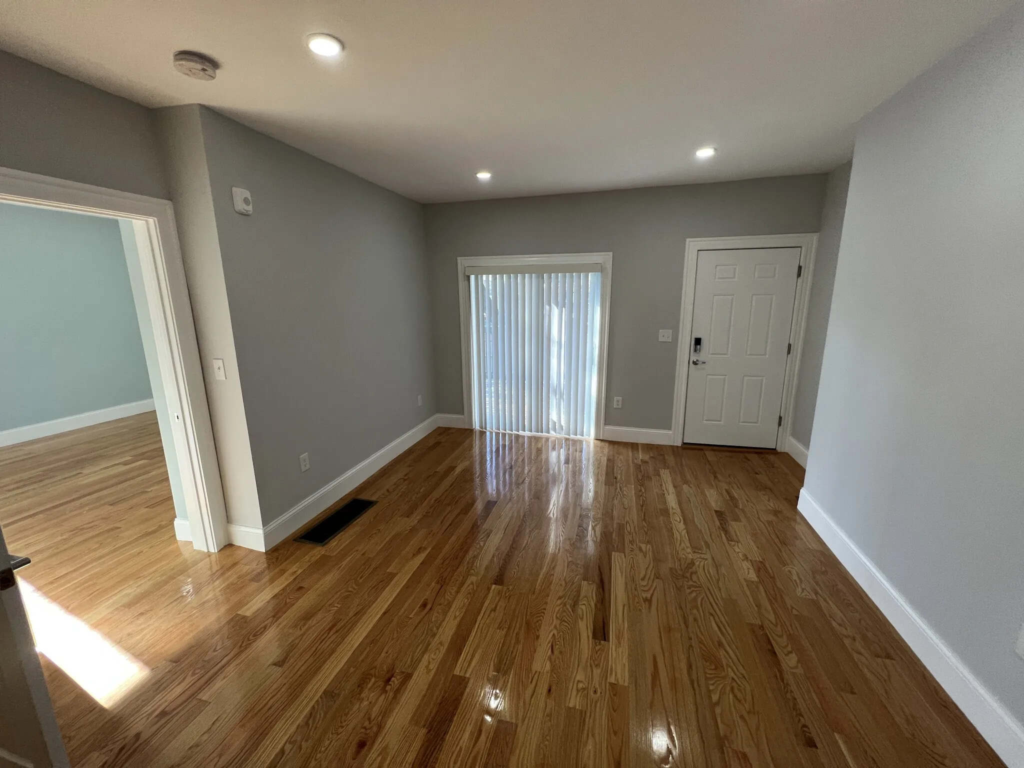 1 bed, 1 bath apartment for rent at 372 Oxford St Unit 1, Ward Two — photo 4 of 17