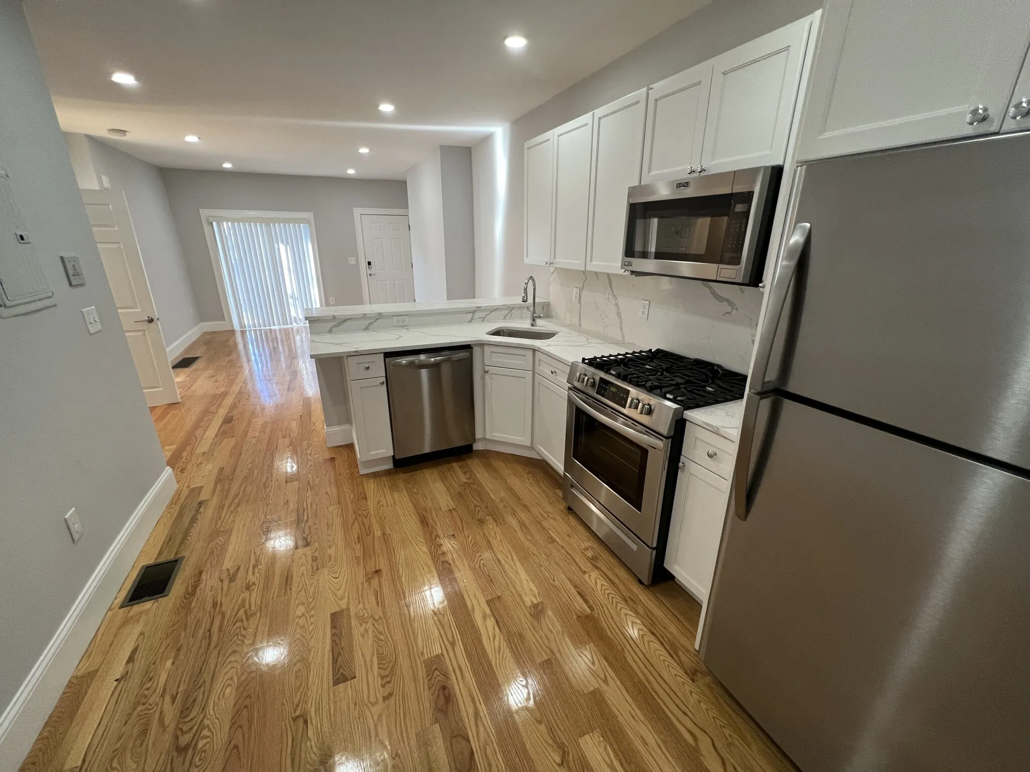 1 bed, 1 bath apartment for rent at 372 Oxford St Unit 1, Ward Two — photo 1 of 17