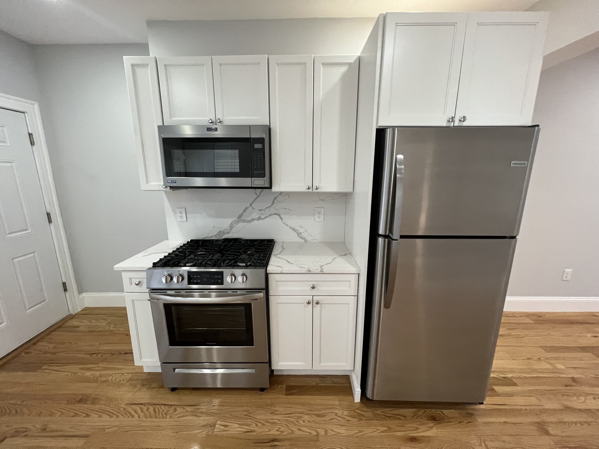 2 bed, 1 bath apartment for rent at 372 Oxford St Unit 5, Ward Two — photo 4 of 21