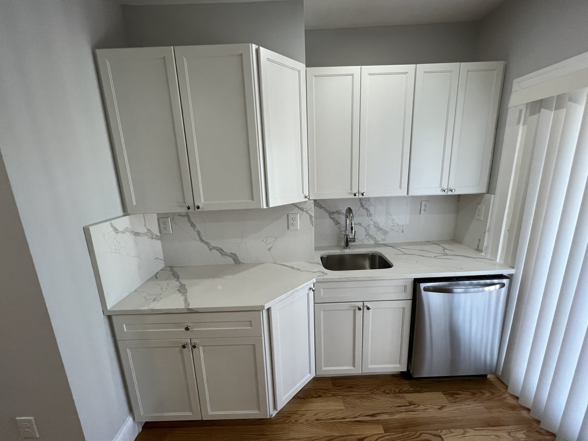 2 bed, 1 bath apartment for rent at 372 Oxford St Unit 5, Ward Two — photo 3 of 21