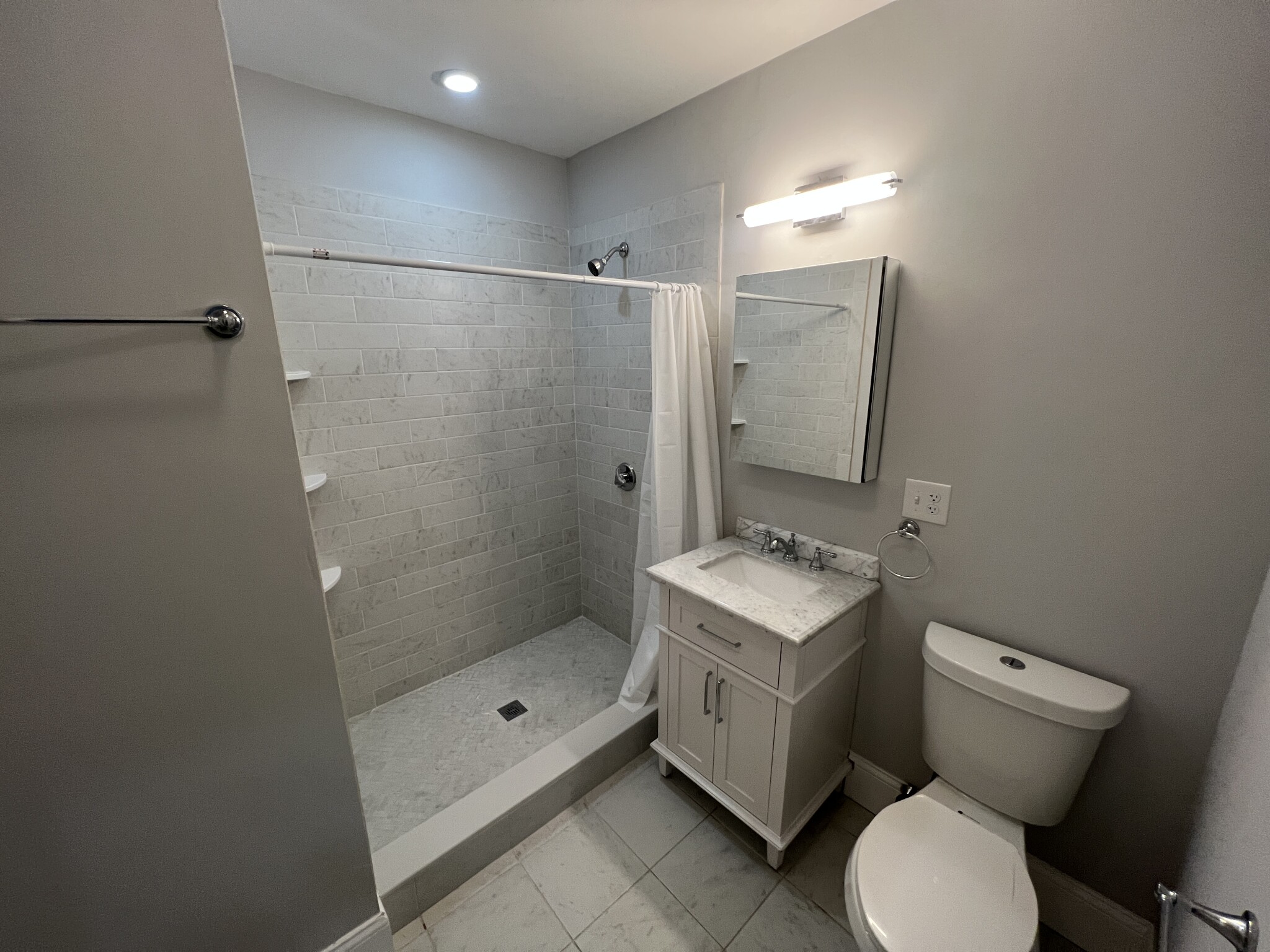 2 bed, 1 bath apartment for rent at 372 Oxford St Unit 5, Ward Two — photo 18 of 21