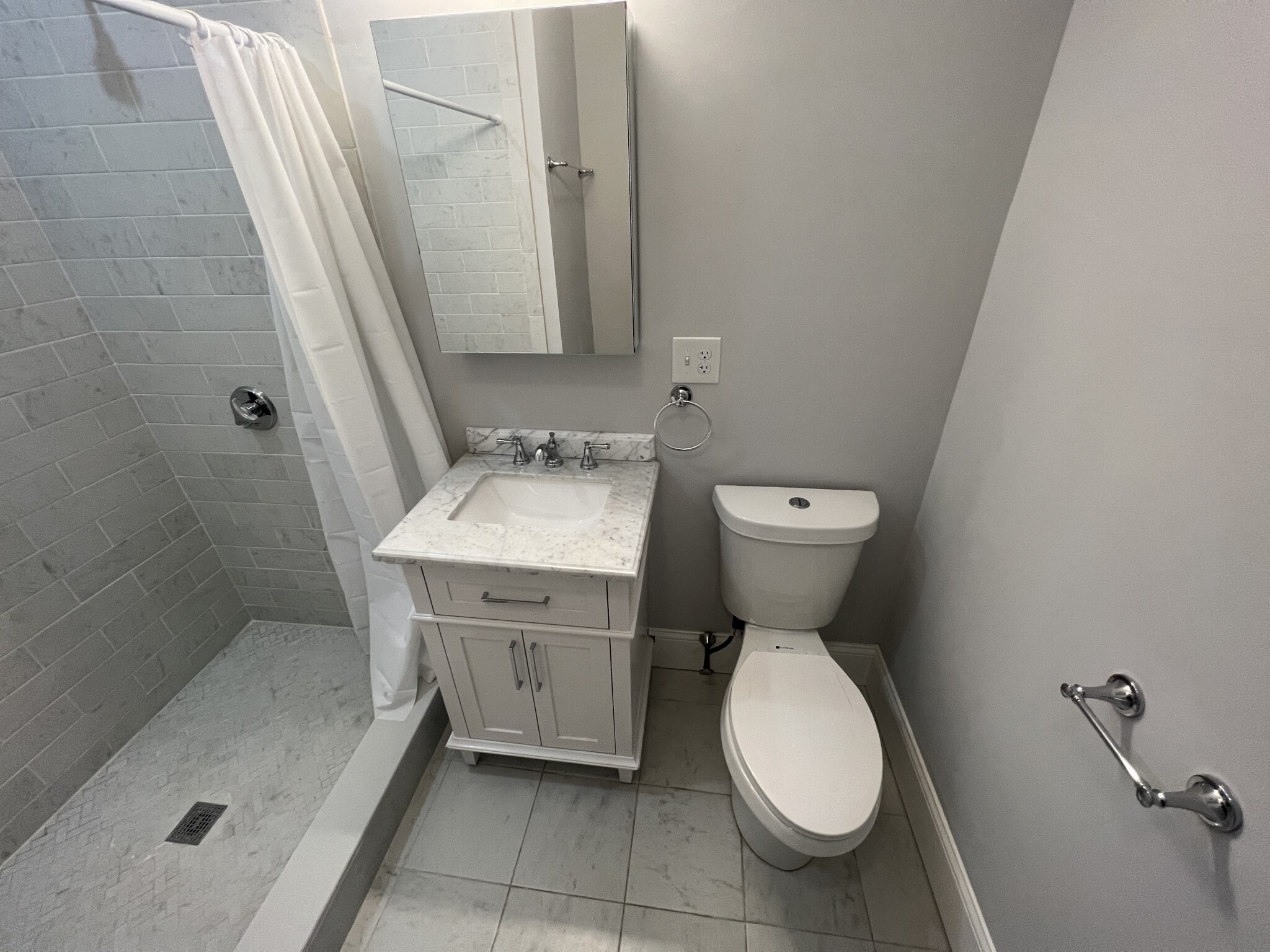 2 bed, 1 bath apartment for rent at 372 Oxford St Unit 5, Ward Two — photo 19 of 21