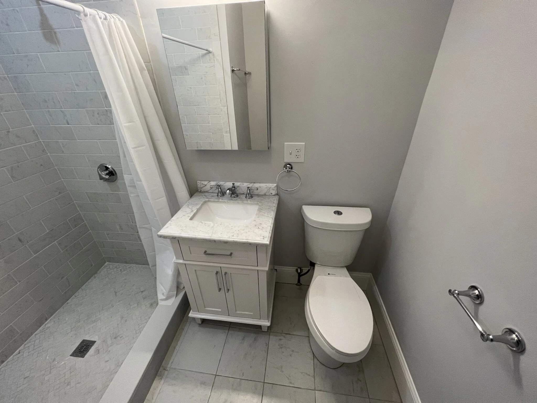 2 bed, 1 bath apartment for rent at 372 Oxford St Unit 6, Ward Two — photo 25 of 26