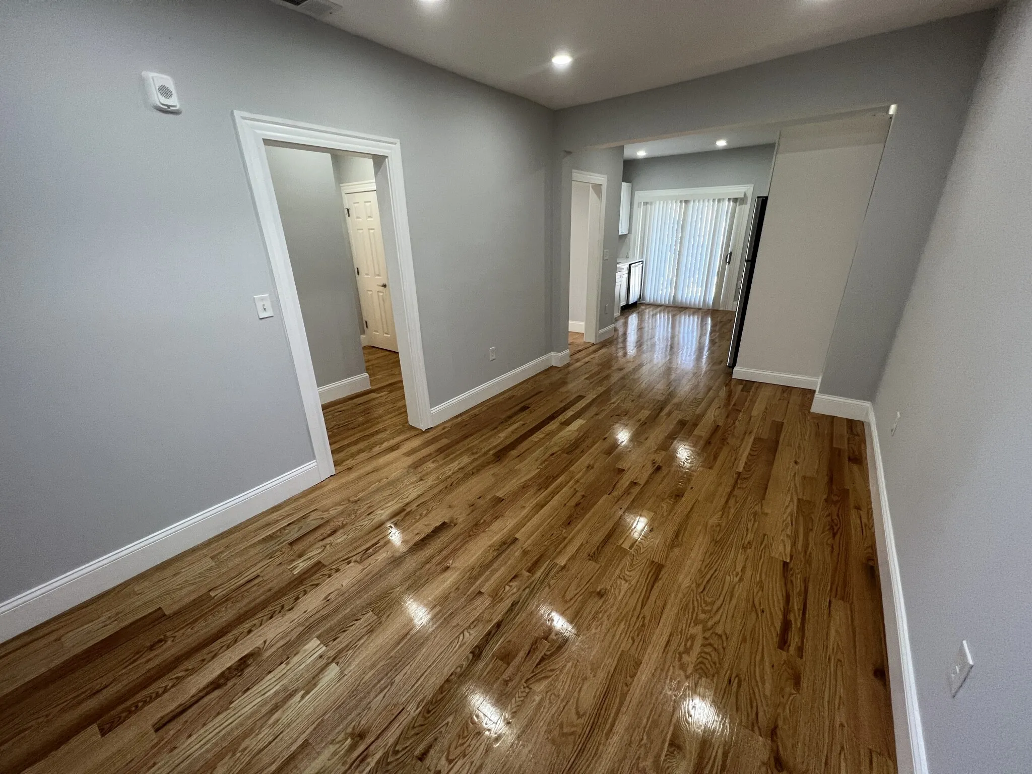 2 bed, 1 bath apartment for rent at 372 Oxford St Unit 6, Ward Two — photo 2 of 26