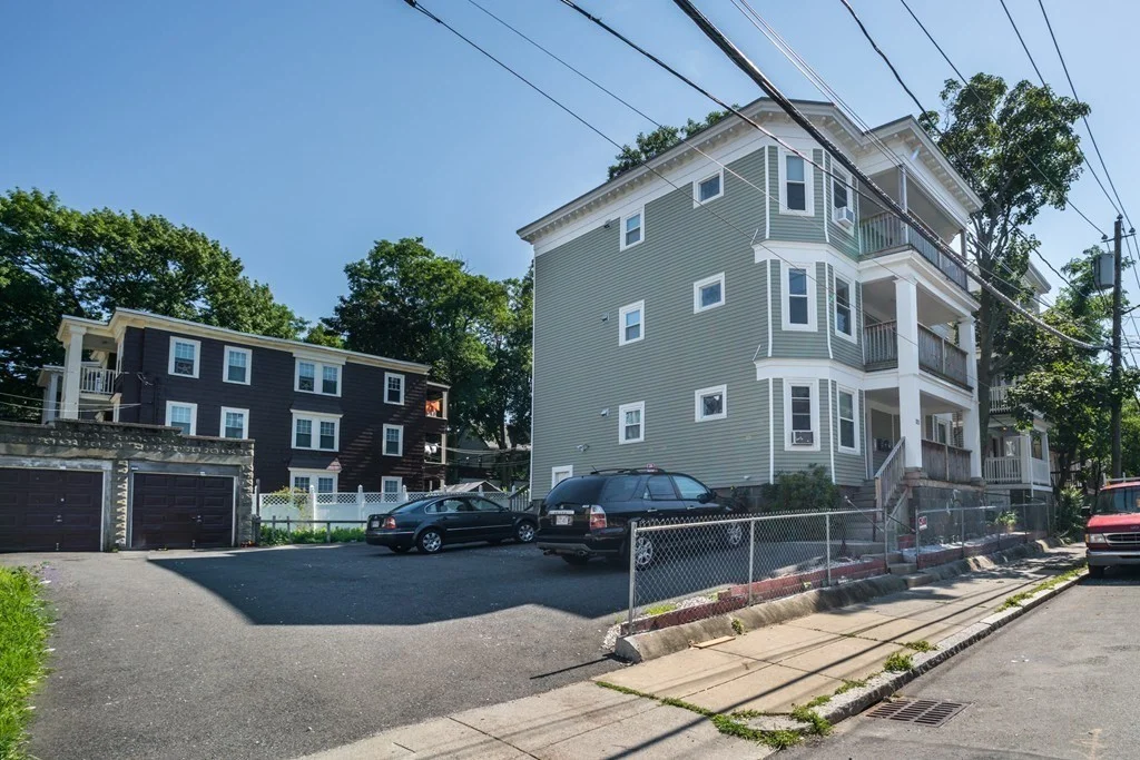 3 bed, 1 bath apartment for rent at 373 Centre St Unit 2, Dorchester