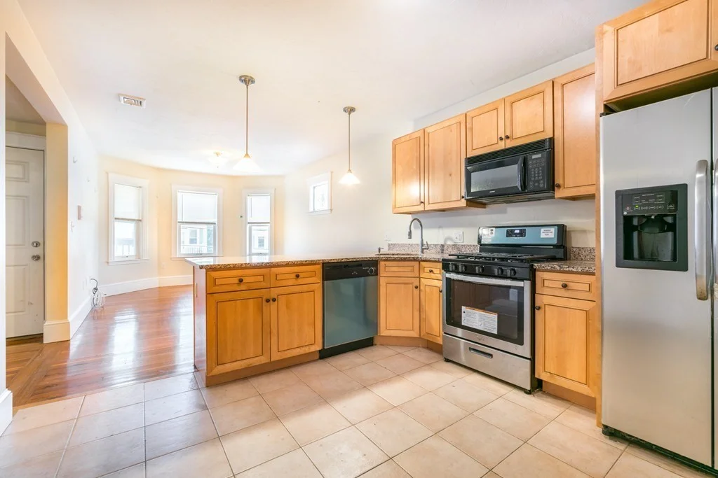 3 bed, 1 bath apartment for rent at 373 Centre St Unit 2, Dorchester — photo 3 of 16