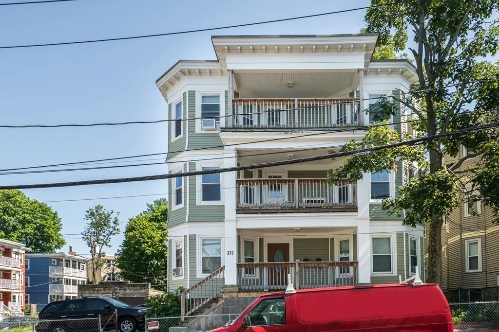3 bed, 1 bath apartment for rent at 373 Centre St Unit 2, Dorchester — photo 2 of 16