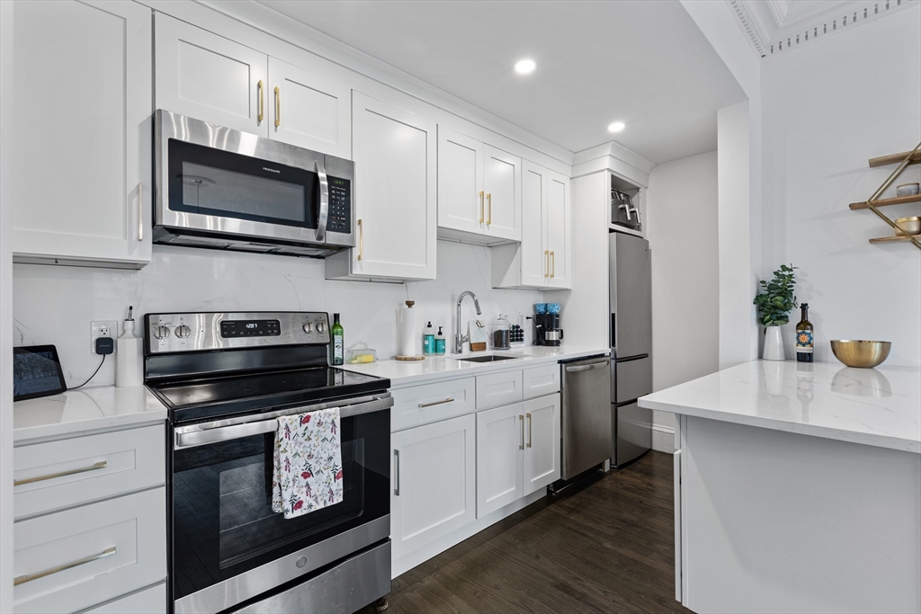 2 bed, 1 bath apartment for rent at 373 Commonwealth Ave Unit 402, Back Bay — photo 4 of 11