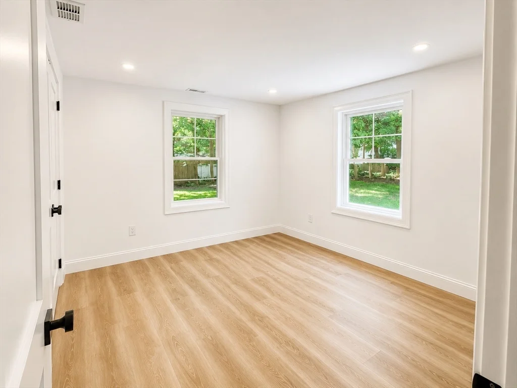 3 bed, 1 bath apartment for rent at 373 Eliot St, Ashland — photo 9 of 13