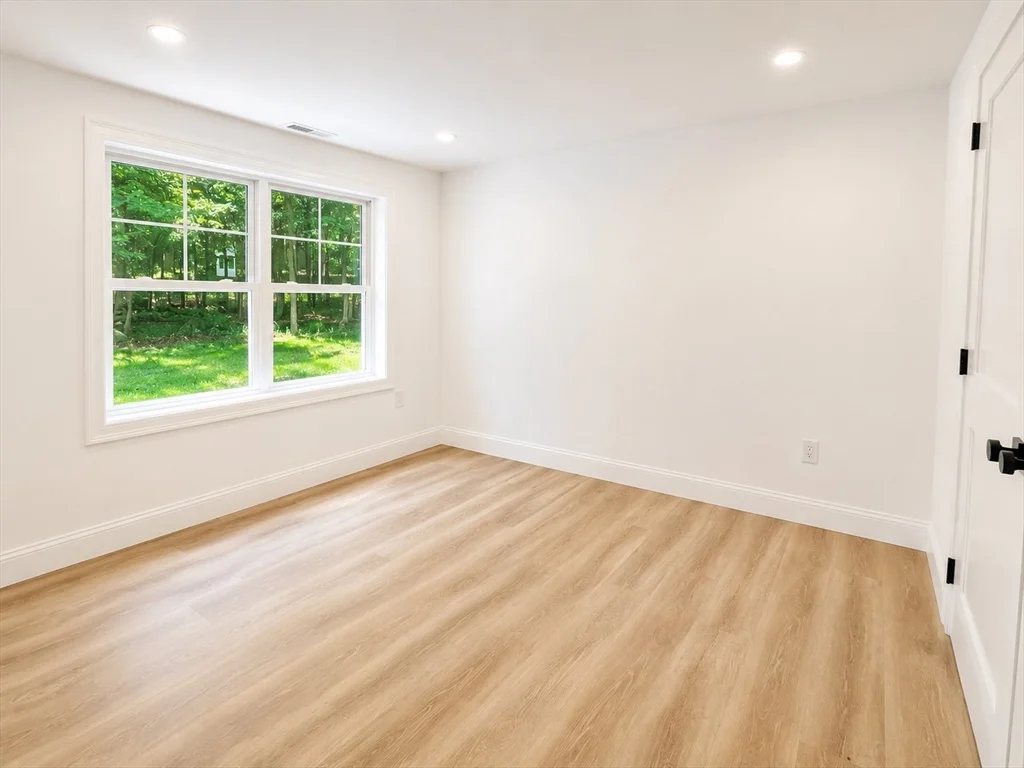 3 bed, 1 bath apartment for rent at 373 Eliot St, Ashland — photo 10 of 13