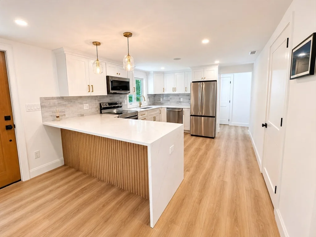 3 bed, 1 bath apartment for rent at 373 Eliot St, Ashland — photo 4 of 13