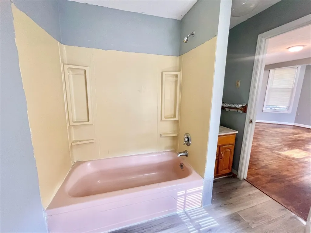 Studio bed, 1 bath apartment for rent at 373 Granite St Unit 3, Quincy — photo 6 of 8