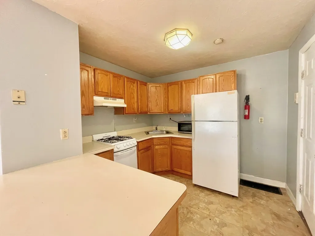Studio bed, 1 bath apartment for rent at 373 Granite St Unit 3, Quincy — photo 5 of 8