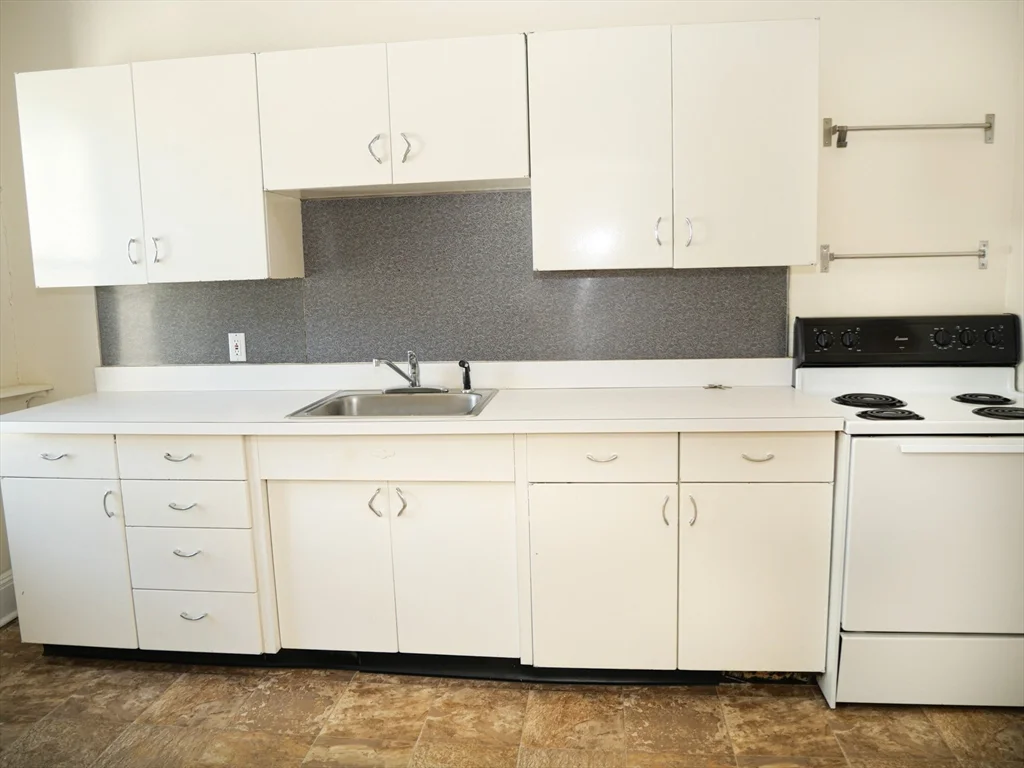 1 bed, 1 bath apartment for rent at 373 Harvard St Unit 6, North Brookline — photo 5 of 8