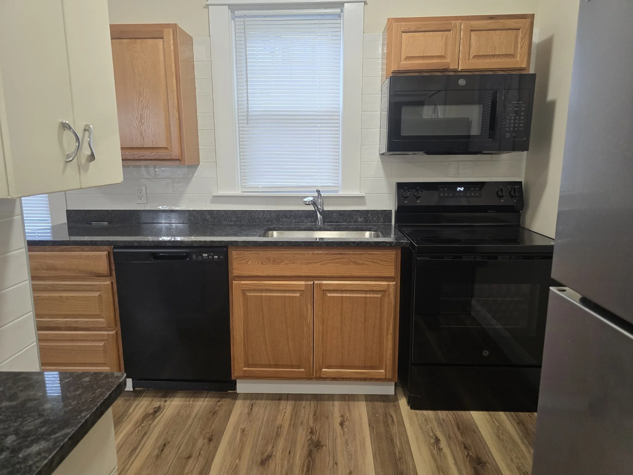 4 bed, 1 bath apartment for rent at 373 Hollis Unit 1, Framingham — photo 1 of 16