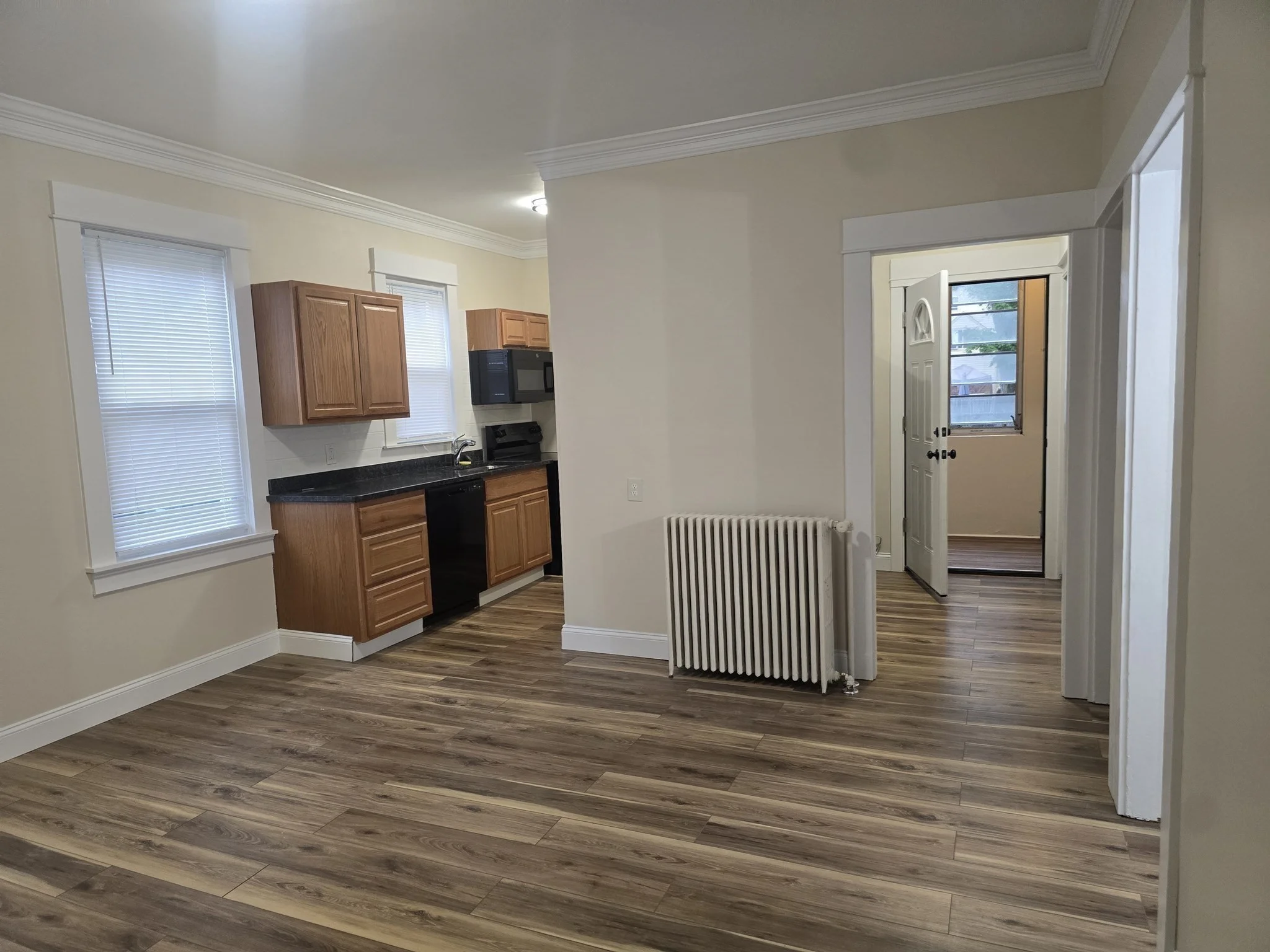 4 bed, 1 bath apartment for rent at 373 Hollis Unit 1, Framingham — photo 5 of 16