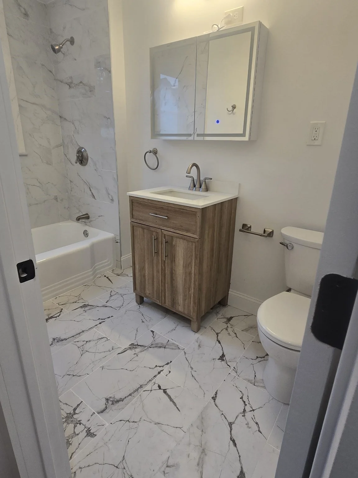 4 bed, 1 bath apartment for rent at 373 Hollis Unit 1, Framingham — photo 6 of 16