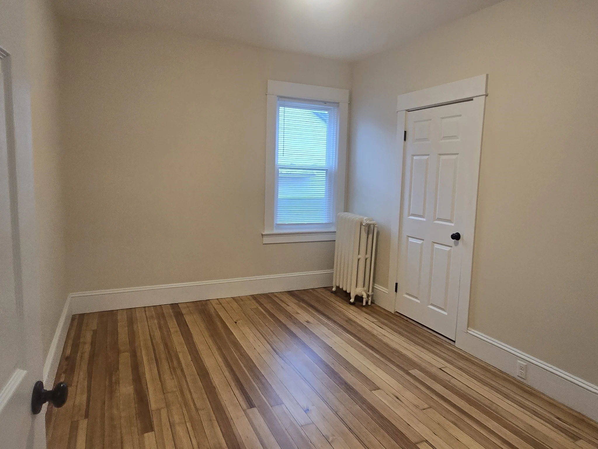 4 bed, 1 bath apartment for rent at 373 Hollis Unit 1, Framingham — photo 10 of 16