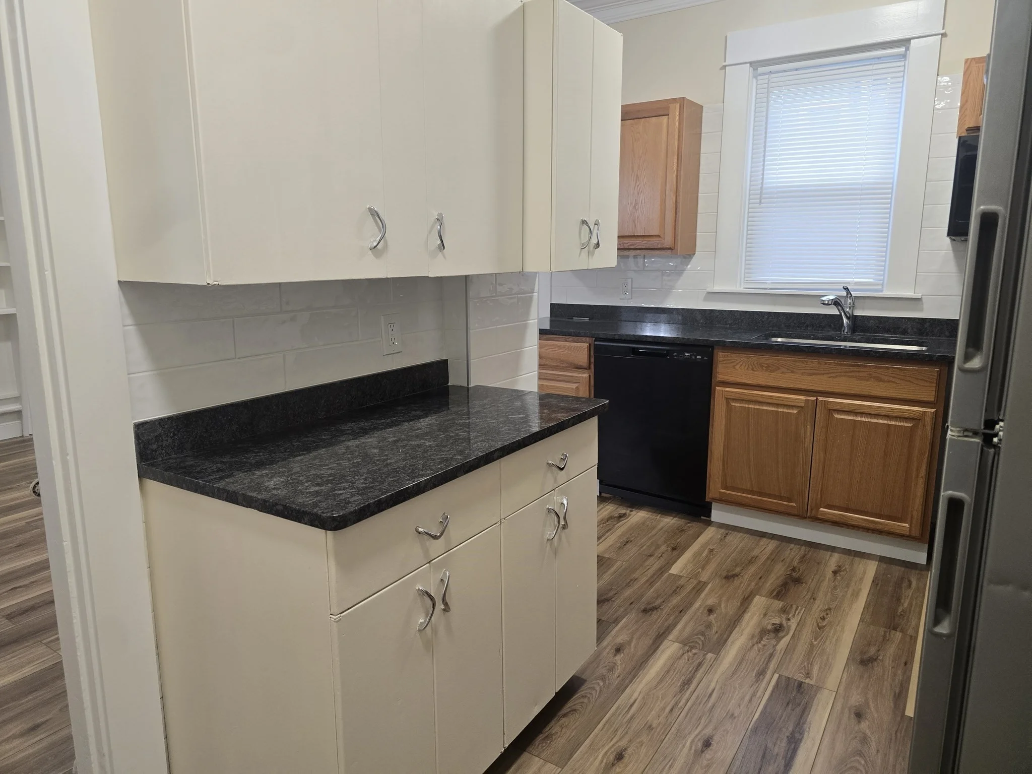 4 bed, 1 bath apartment for rent at 373 Hollis Unit 1, Framingham — photo 2 of 16