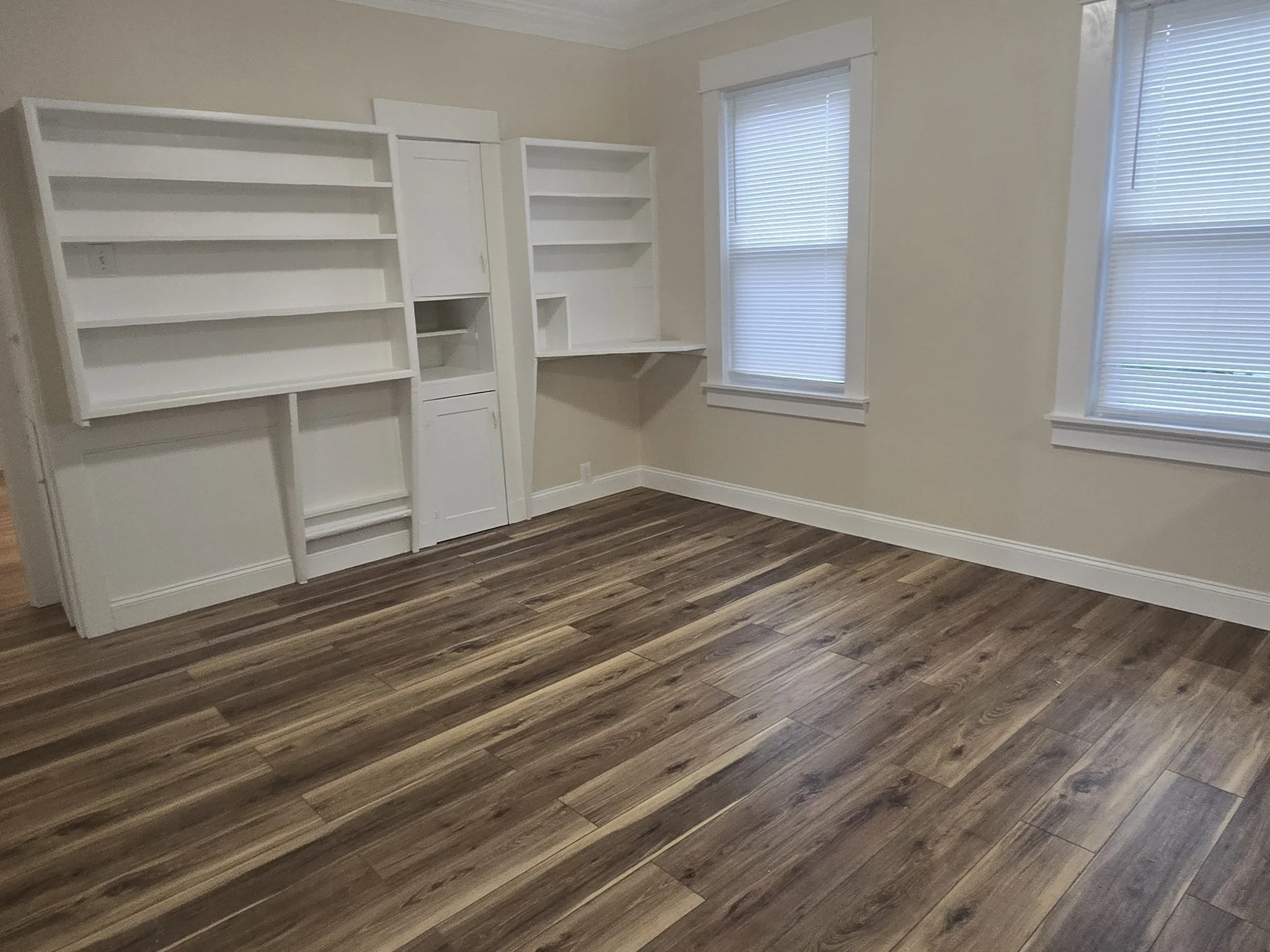 4 bed, 1 bath apartment for rent at 373 Hollis Unit 1, Framingham — photo 4 of 16
