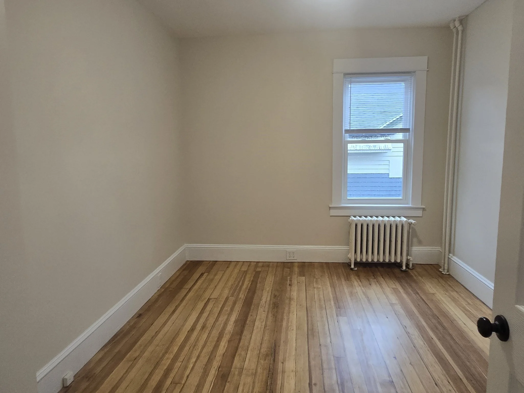4 bed, 1 bath apartment for rent at 373 Hollis Unit 1, Framingham — photo 11 of 16