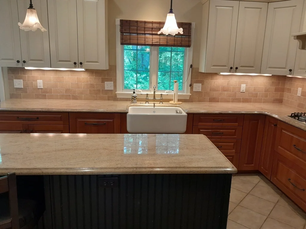 4 bed, 2 bath apartment for rent at 373 Littlefield Ln Unit 0, Marlborough — photo 10 of 36