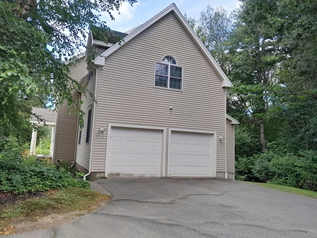 4 bed, 2 bath apartment for rent at 373 Littlefield Ln Unit 0, Marlborough — photo 4 of 36