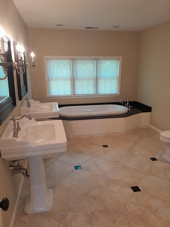 4 bed, 2 bath apartment for rent at 373 Littlefield Ln Unit 0, Marlborough — photo 25 of 36